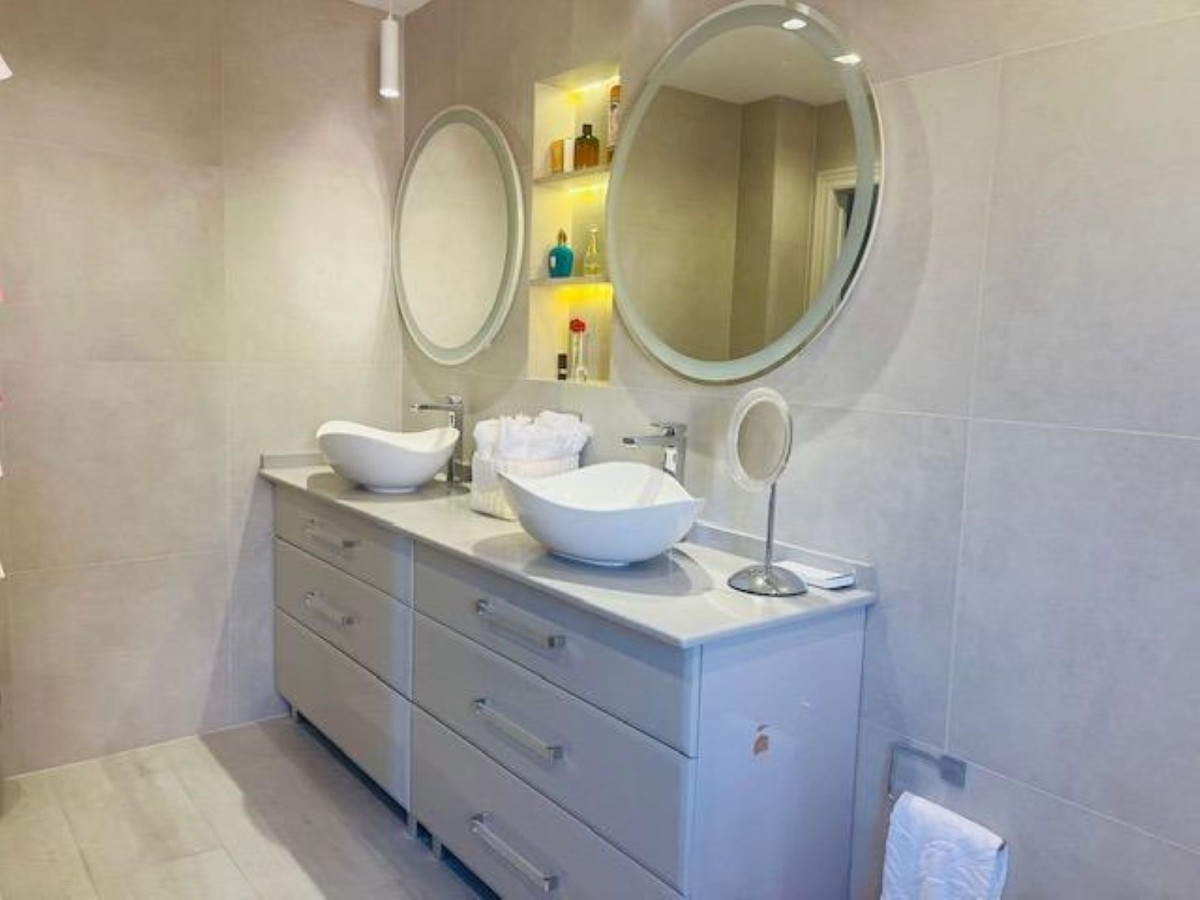 3 Bedroom Apartment for Sale in Estepona — 9