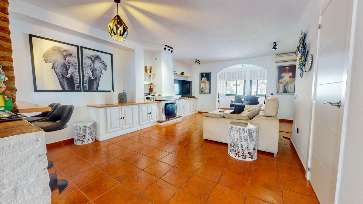 4 Bedroom Villa for Sale in Benahavís