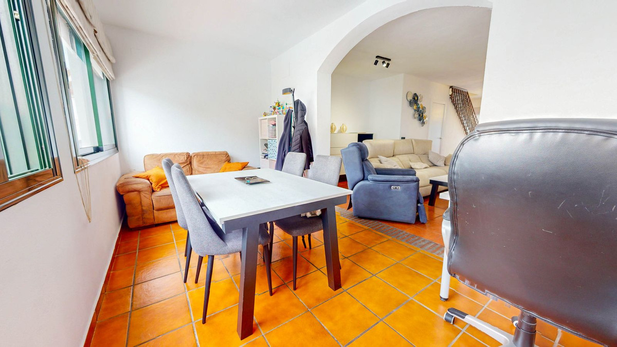 4 Bedroom Villa for Sale in Benahavís — 5