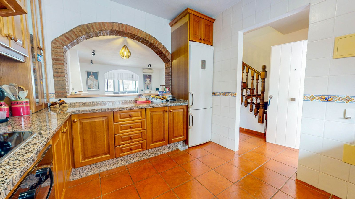 4 Bedroom Villa for Sale in Benahavís — 7