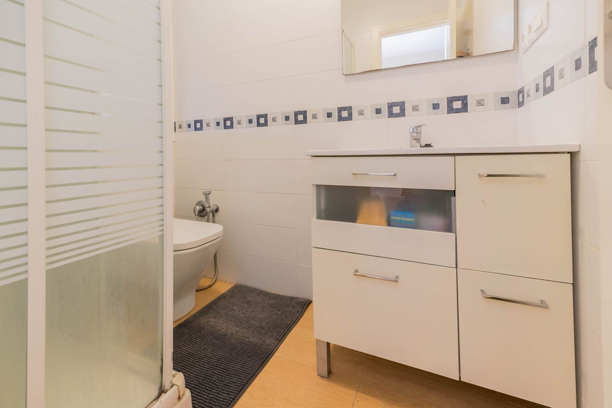 6 Bedroom Villa for Sale in Marbella — 5