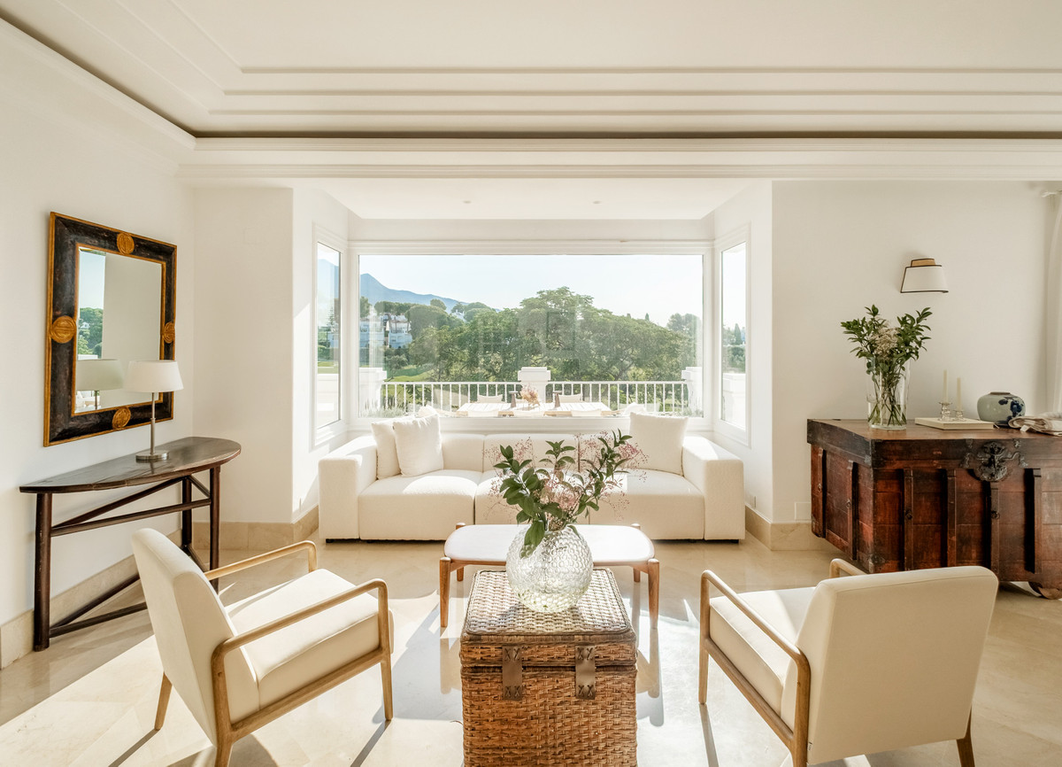 7 Bedroom Villa for Sale in Aloha — 8