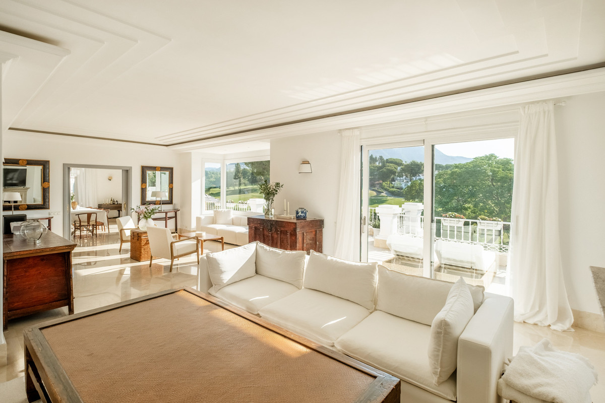 7 Bedroom Villa for Sale in Aloha — 9