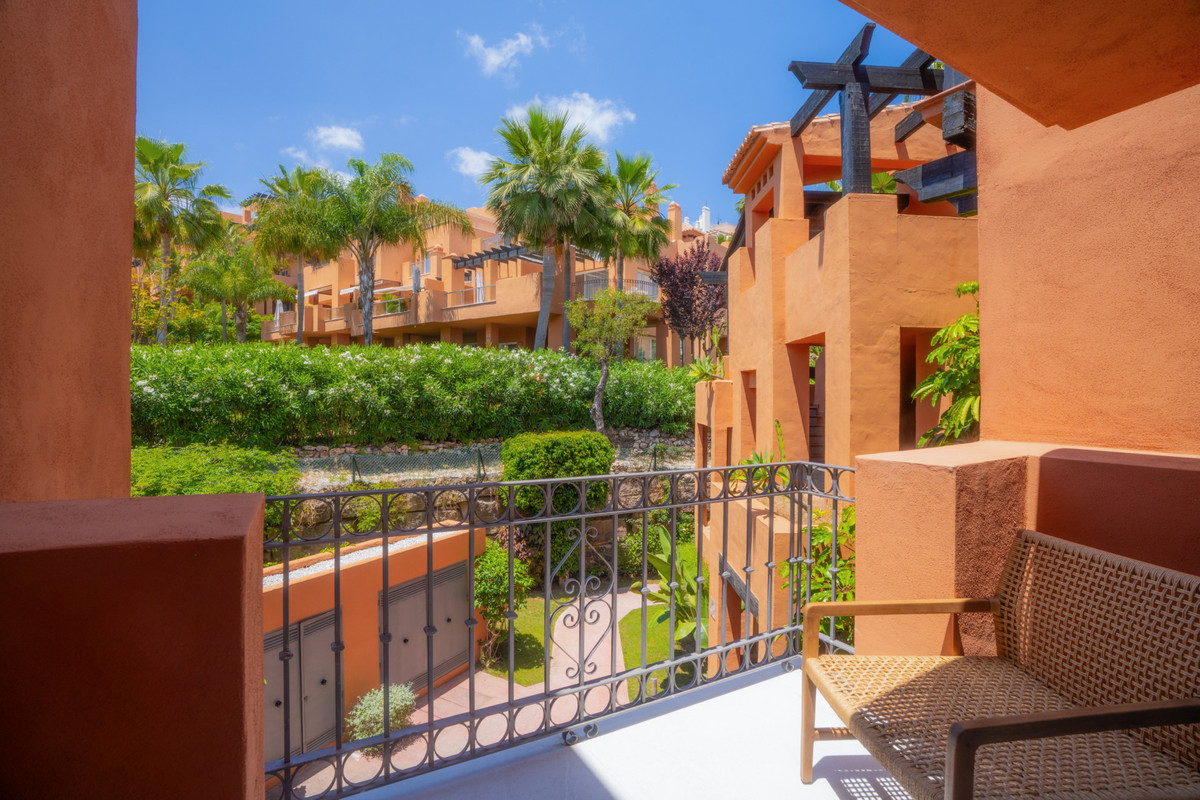 4 Bedroom Apartment for Sale in Nueva Andalucía — 4