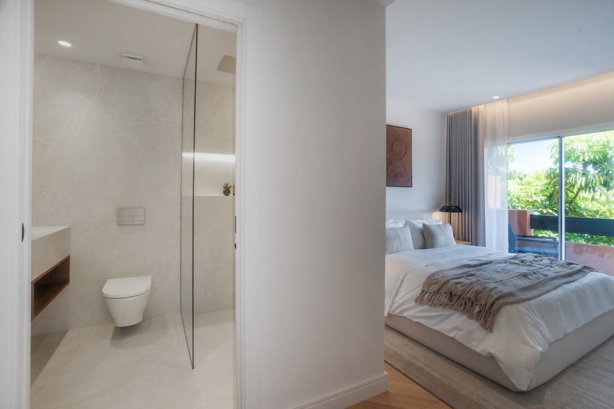 4 Bedroom Apartment for Sale in Nueva Andalucía — 5