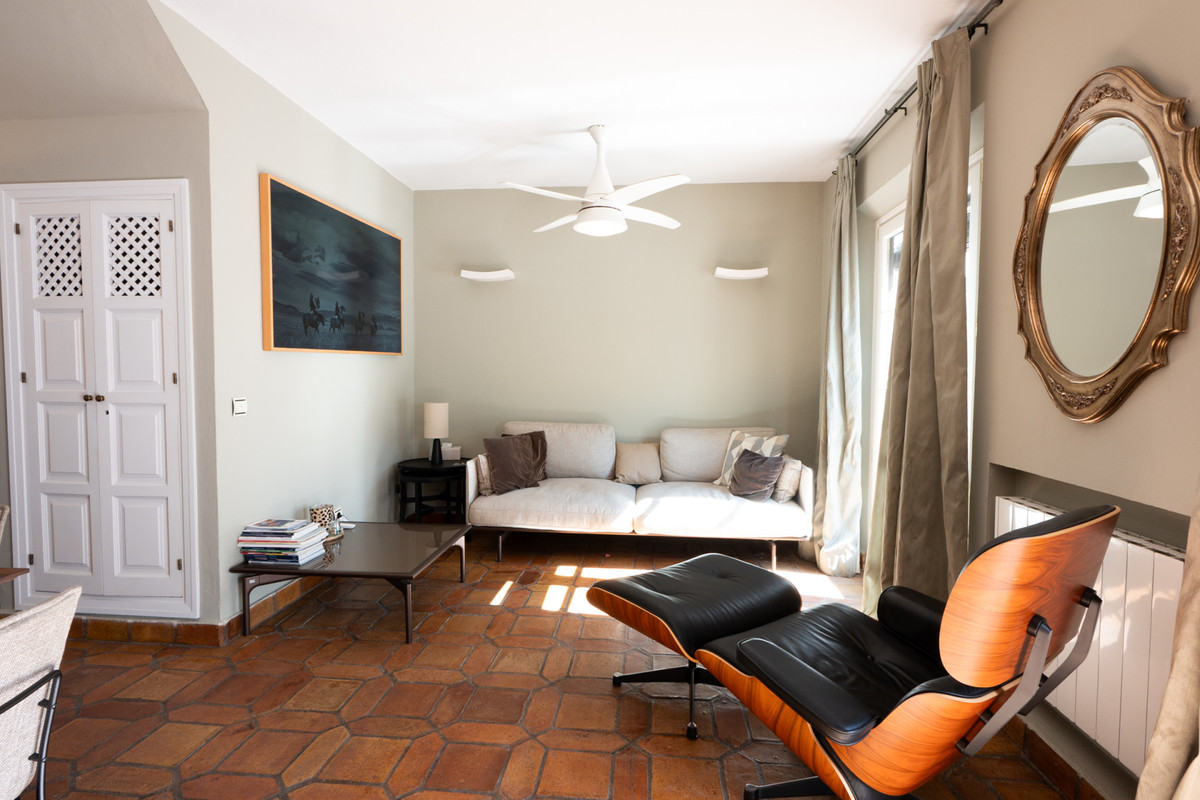 2 Bedroom Villa for Sale in The Golden Mile — 7