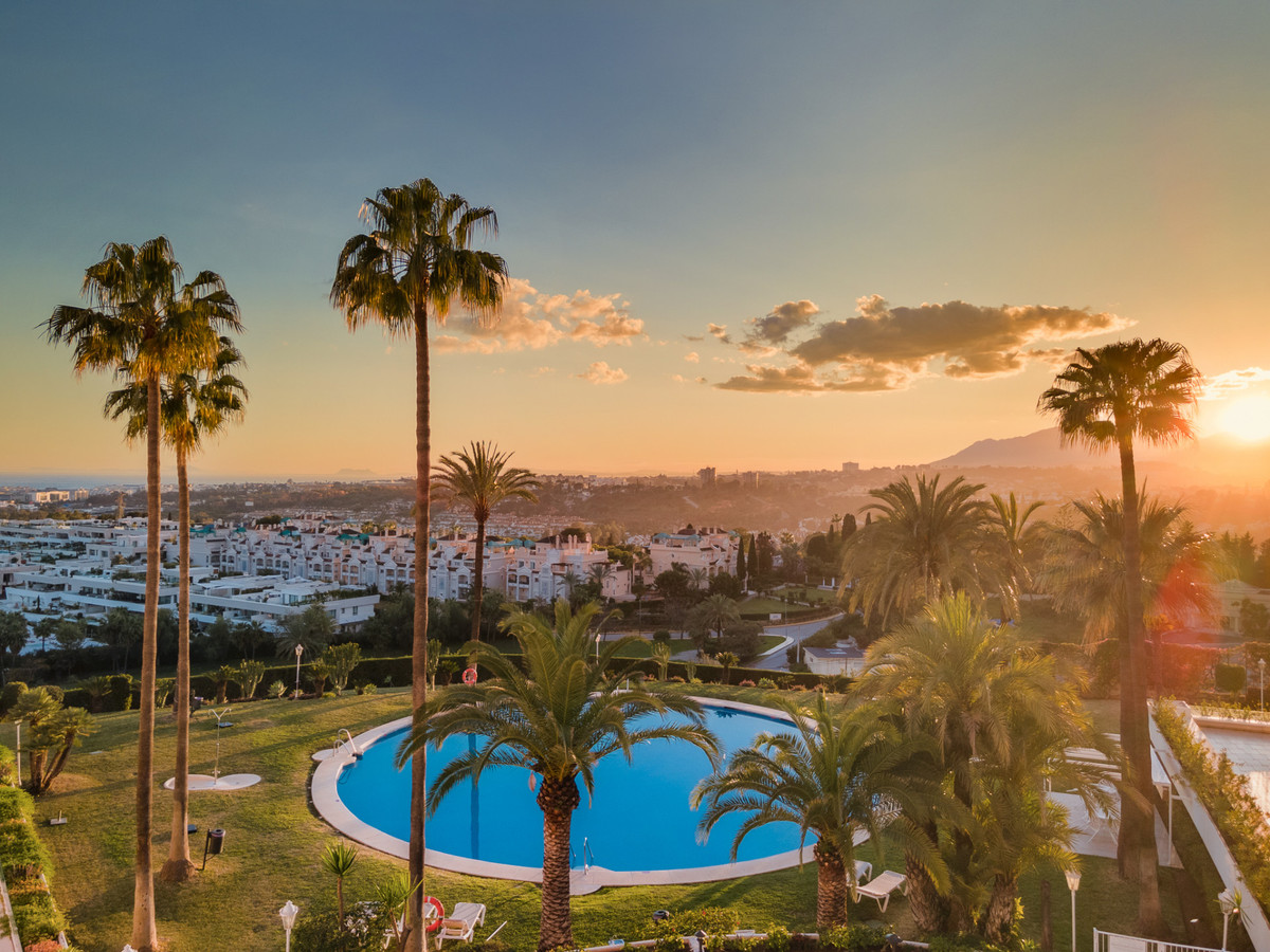 3 Bedroom Apartment for Sale in The Golden Mile — 6
