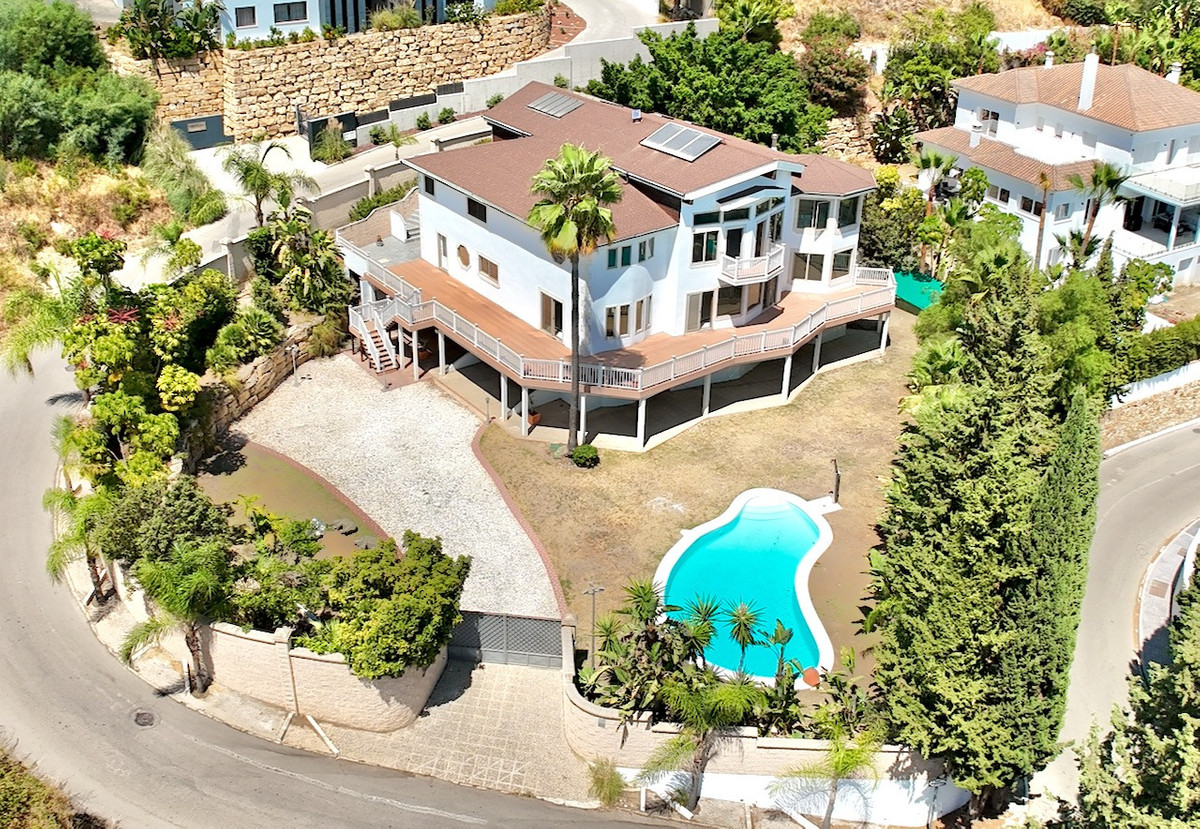 5 Bedroom Villa for Sale in Benahavís