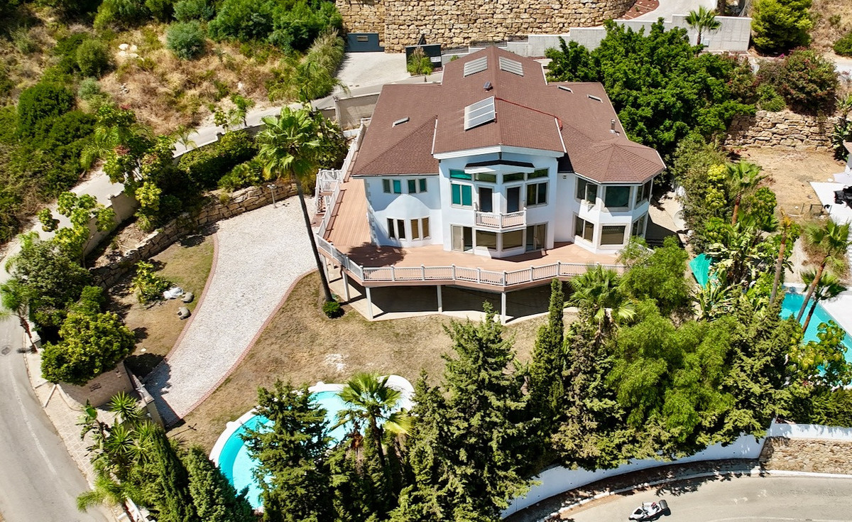 5 Bedroom Villa for Sale in Benahavís — 2