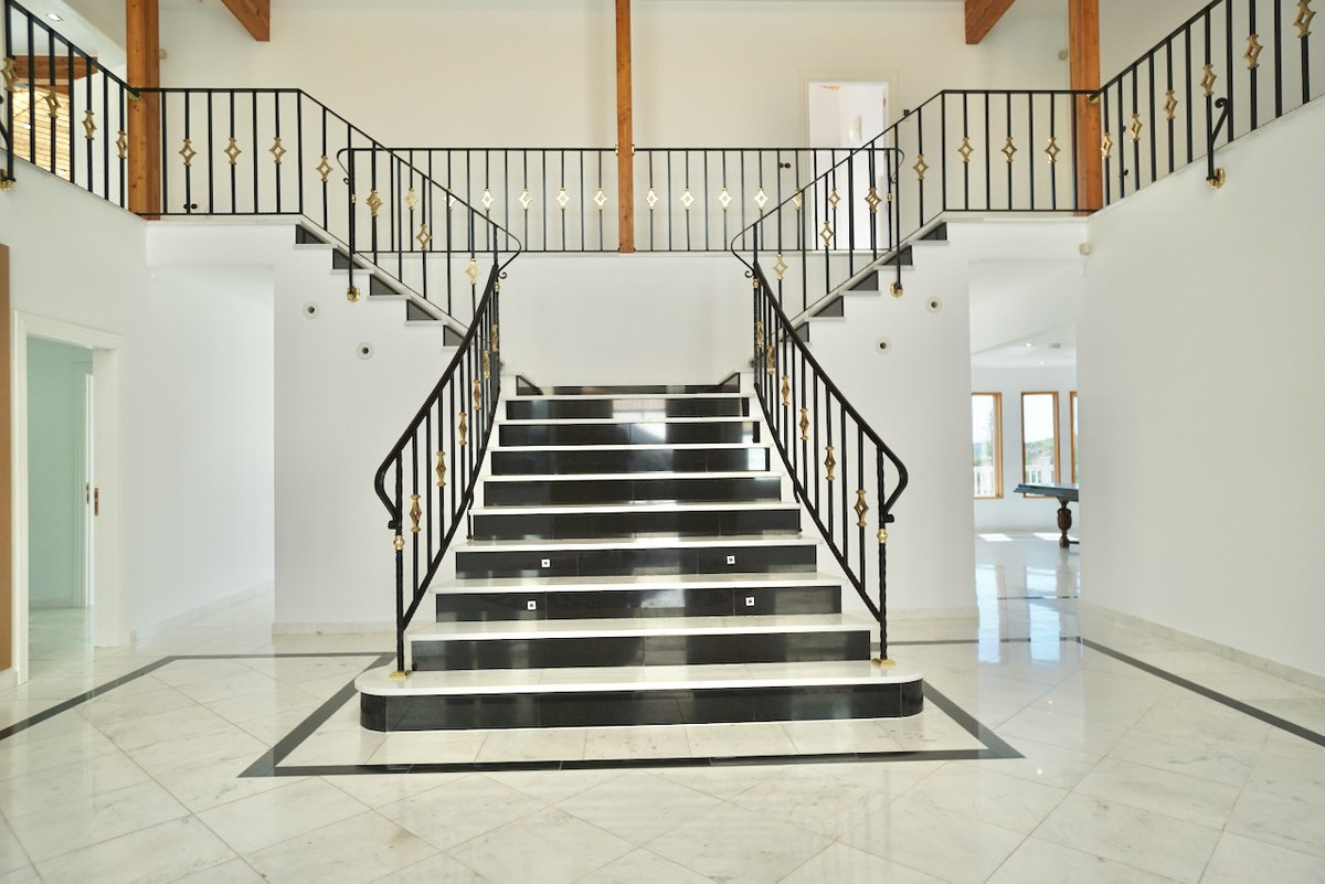 5 Bedroom Villa for Sale in Benahavís — 5
