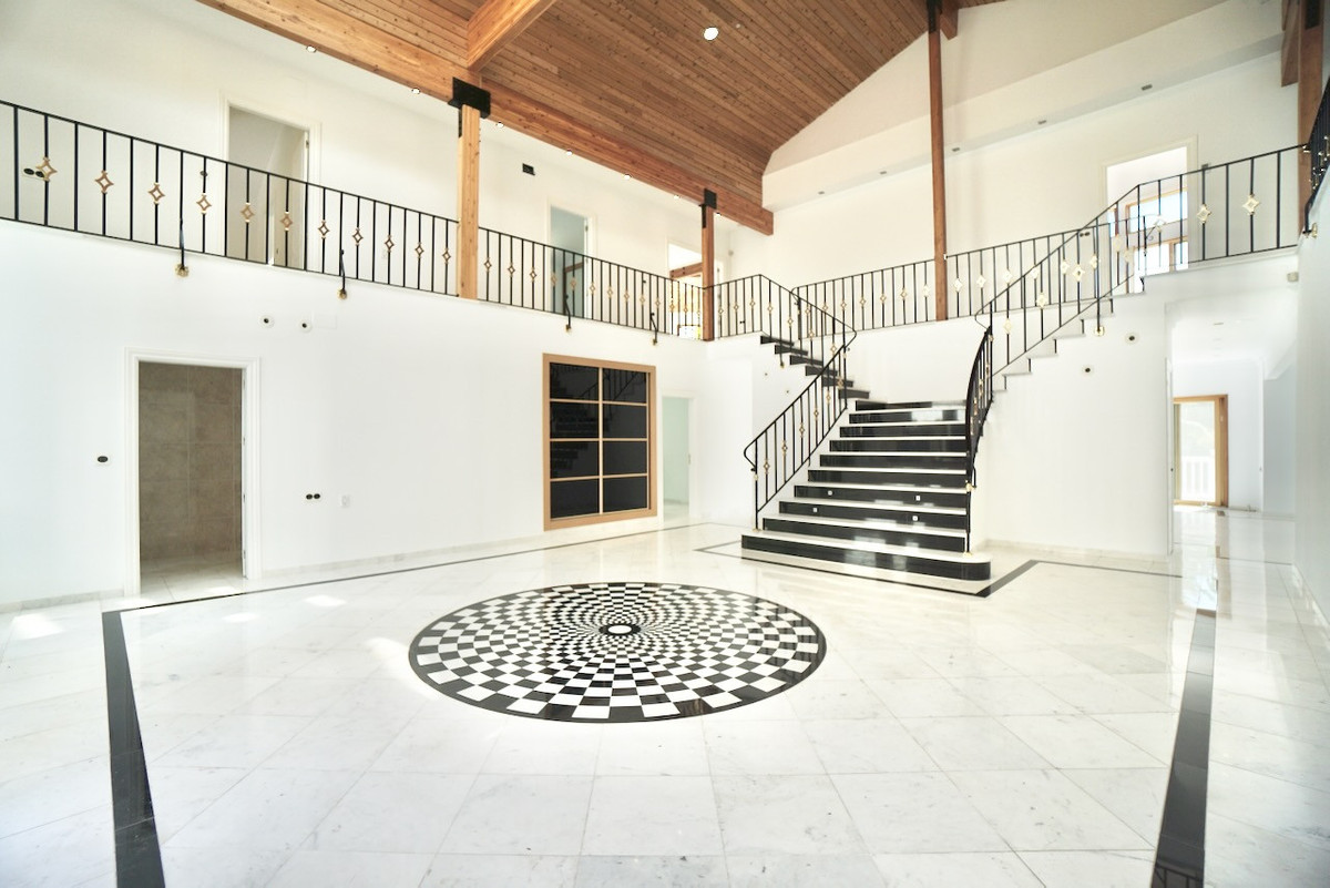 5 Bedroom Villa for Sale in Benahavís — 8