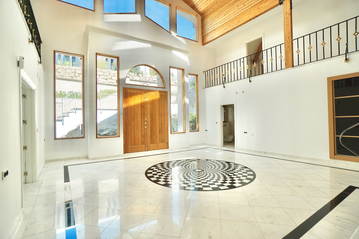 5 Bedroom Villa for Sale in Benahavís — 9