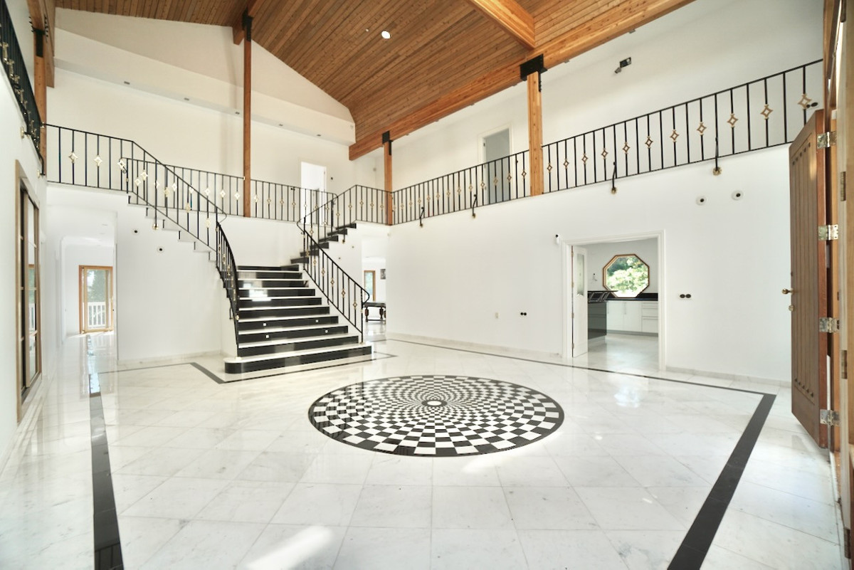 5 Bedroom Villa for Sale in Benahavís — view 10