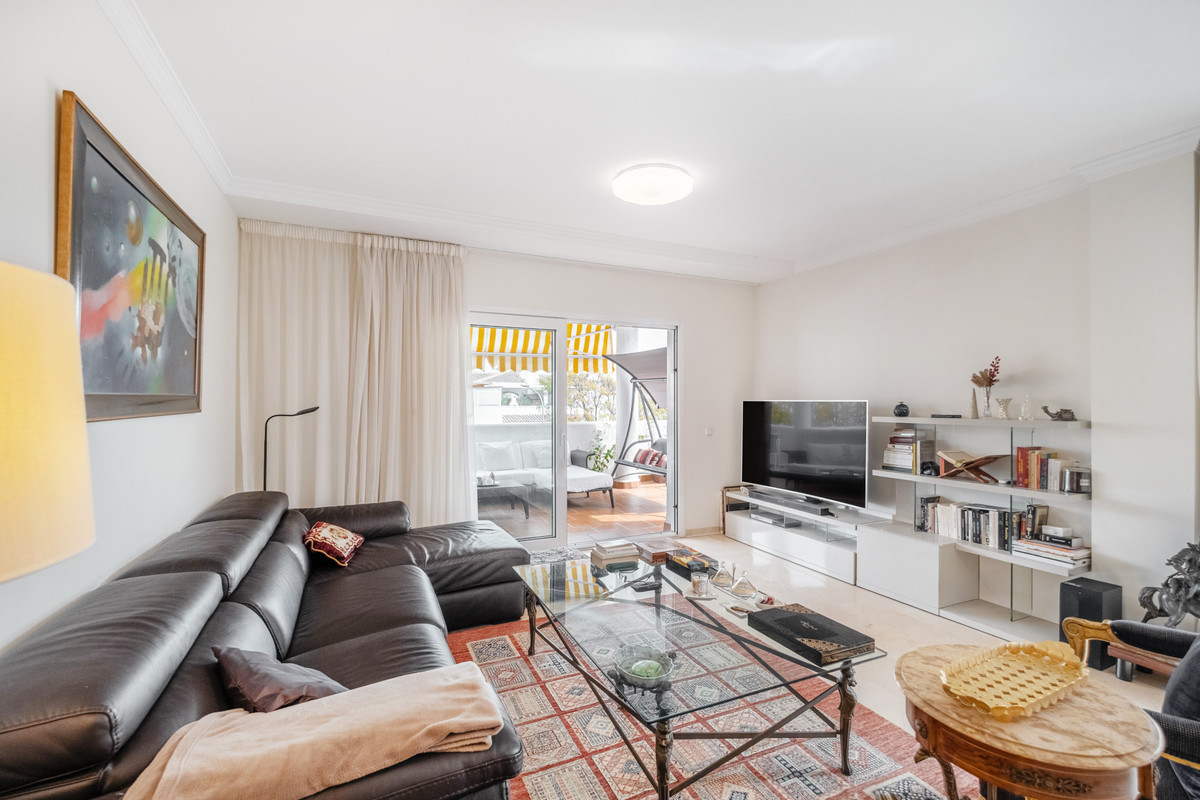 3 Bedroom Apartment for Sale in The Golden Mile — 2