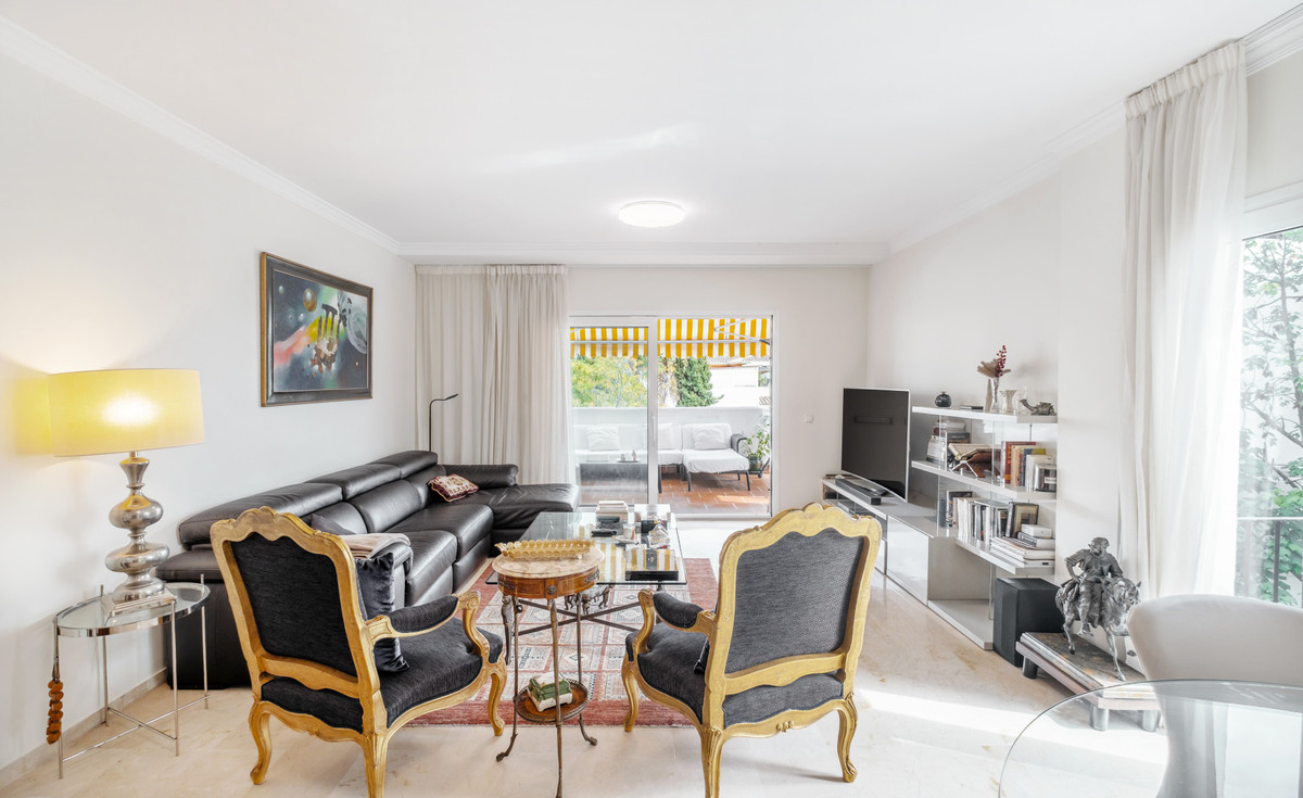 3 Bedroom Apartment for Sale in The Golden Mile — 5