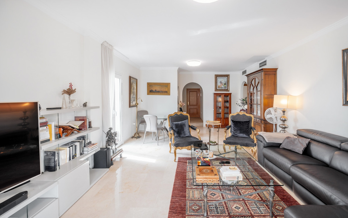 3 Bedroom Apartment for Sale in The Golden Mile — 6