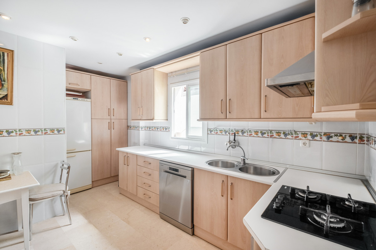 3 Bedroom Apartment for Sale in The Golden Mile — 8