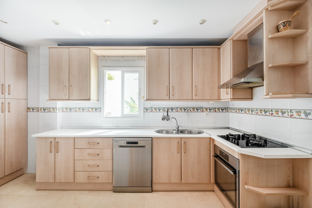 3 Bedroom Apartment for Sale in The Golden Mile — 9