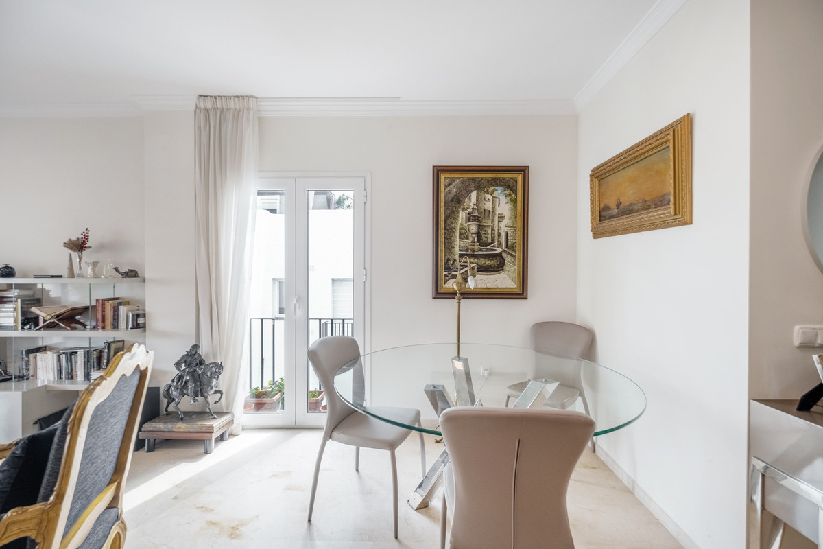 3 Bedroom Apartment for Sale in The Golden Mile — view 10