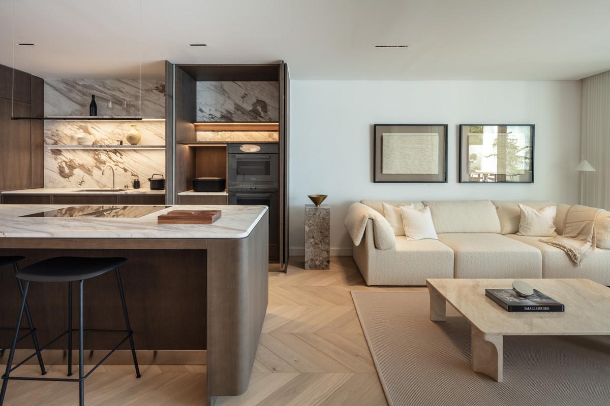 3 Bedroom Apartment for Sale in The Golden Mile — 2