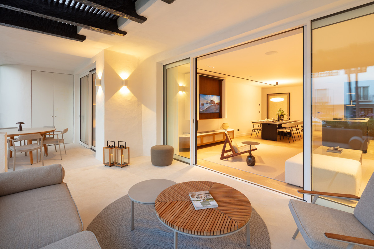 3 Bedroom Apartment for Sale in The Golden Mile — view 10