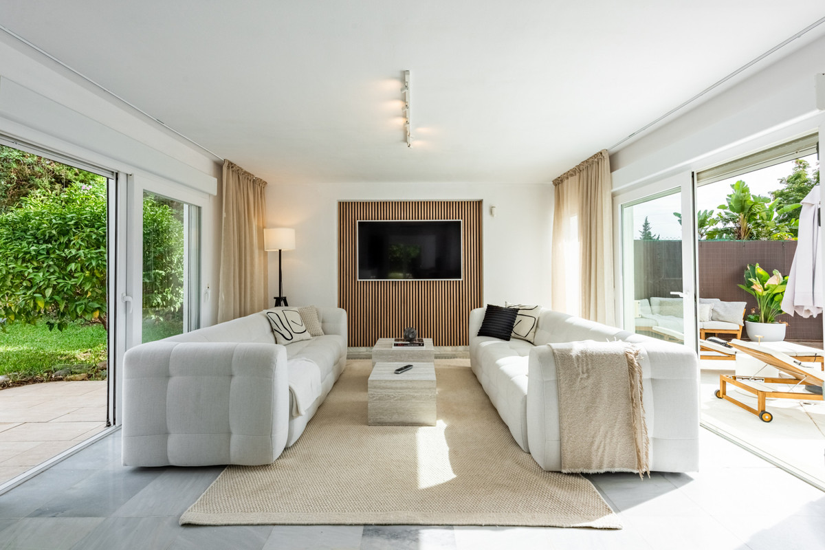 3 Bedroom Villa for Sale in Nueva Andalucía — 3