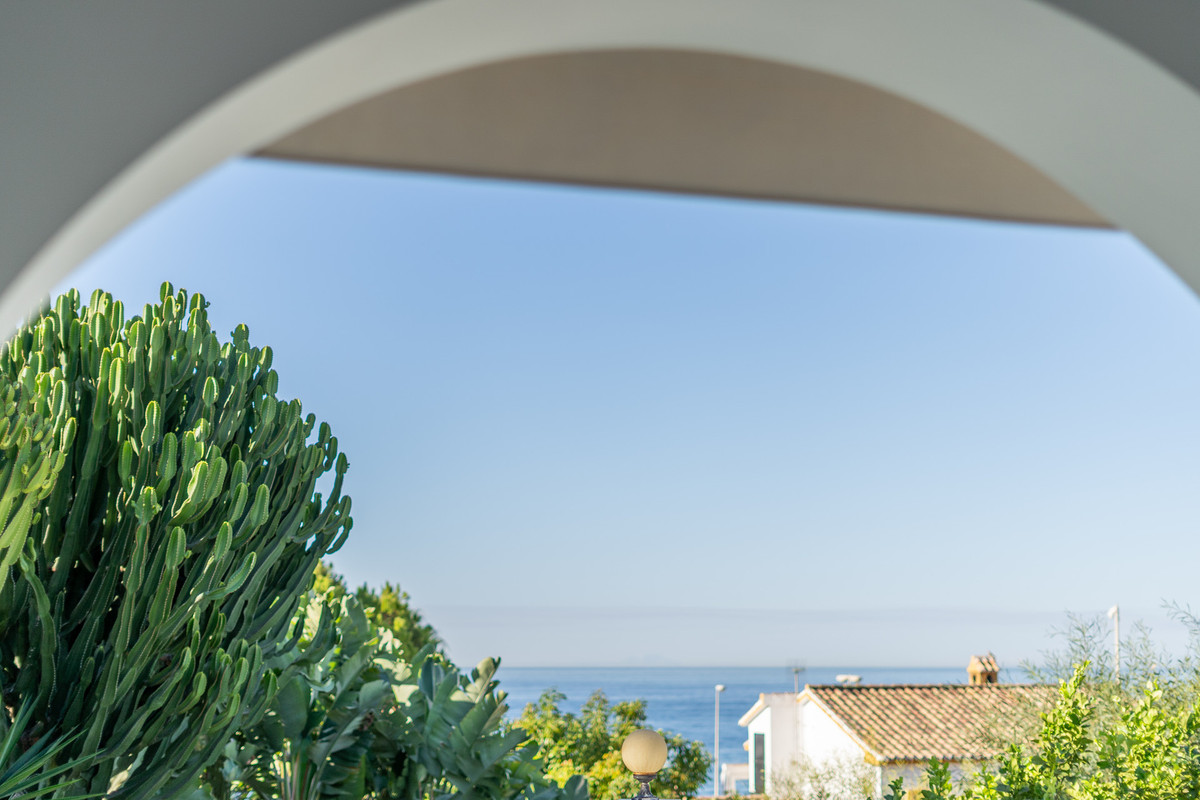 7 Bedroom Villa for Sale in Marbella — 2