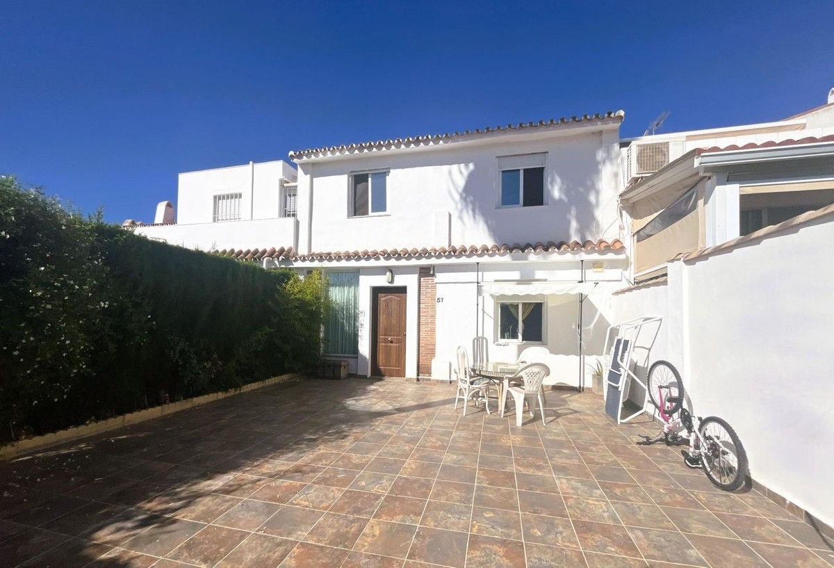 3 Bedroom Villa for Sale in Estepona — 2