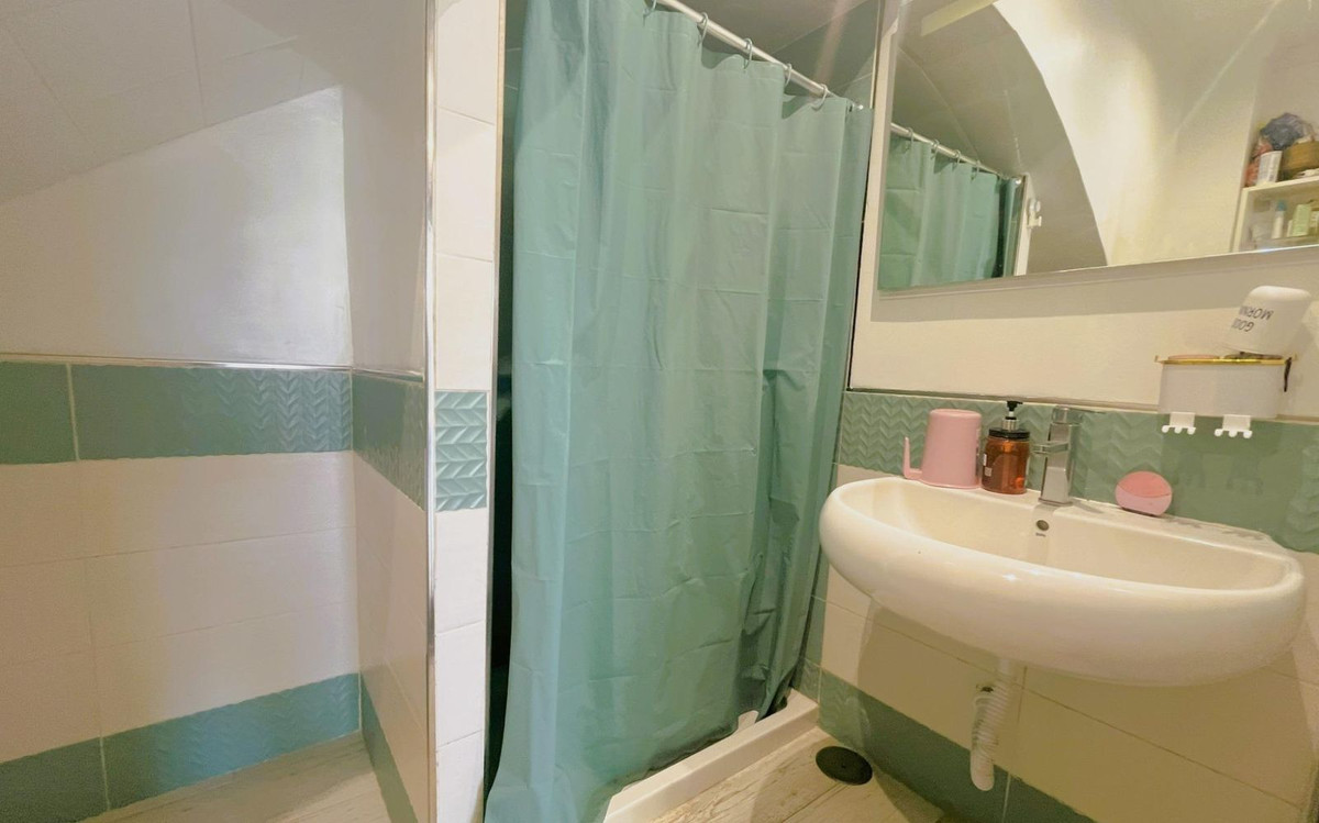 3 Bedroom Villa for Sale in Estepona — 8