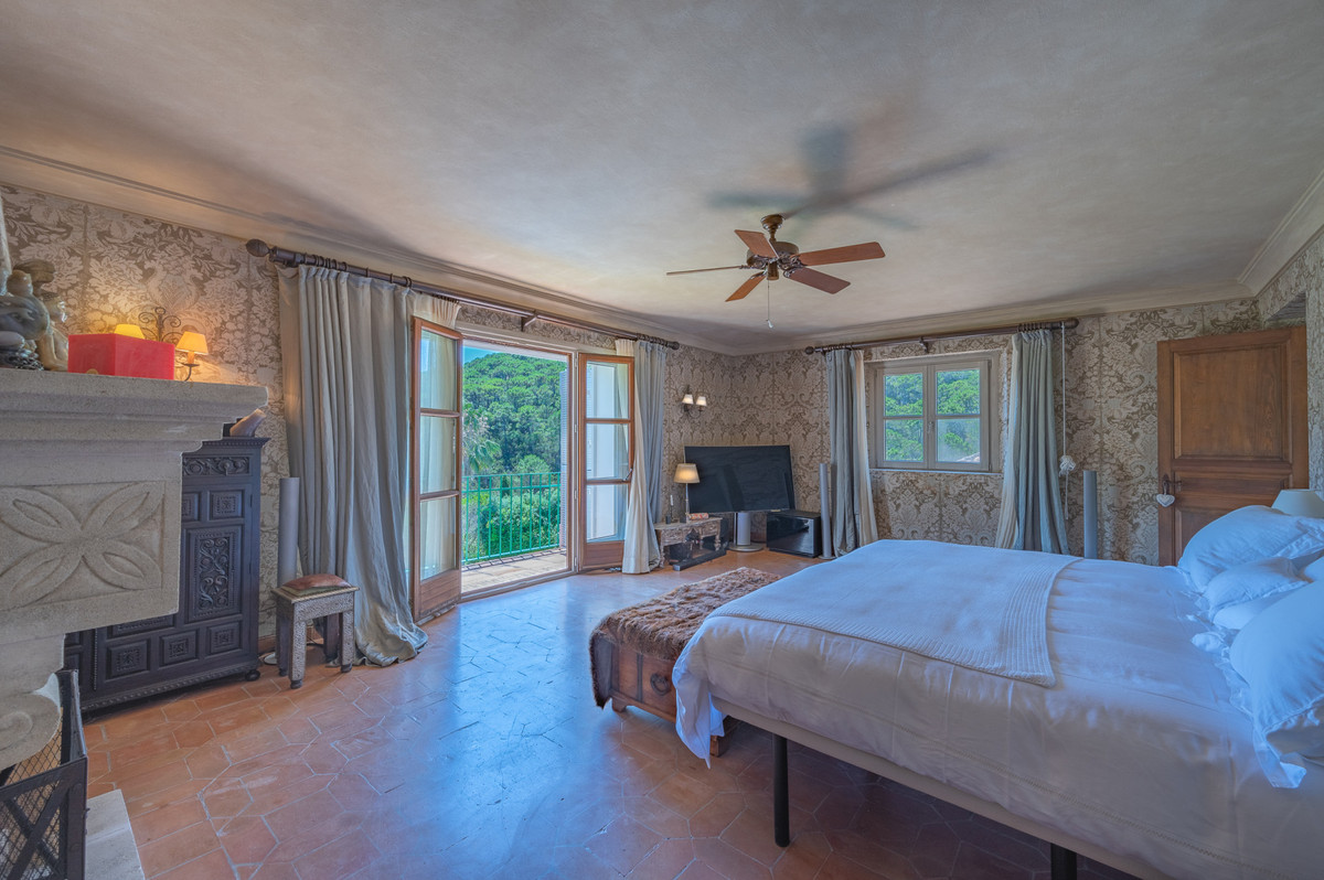 10 Bedroom Villa for Sale in Estepona — 5