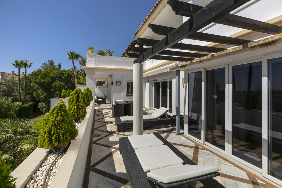 4 Bedroom Apartment for Sale in The Golden Mile — 2