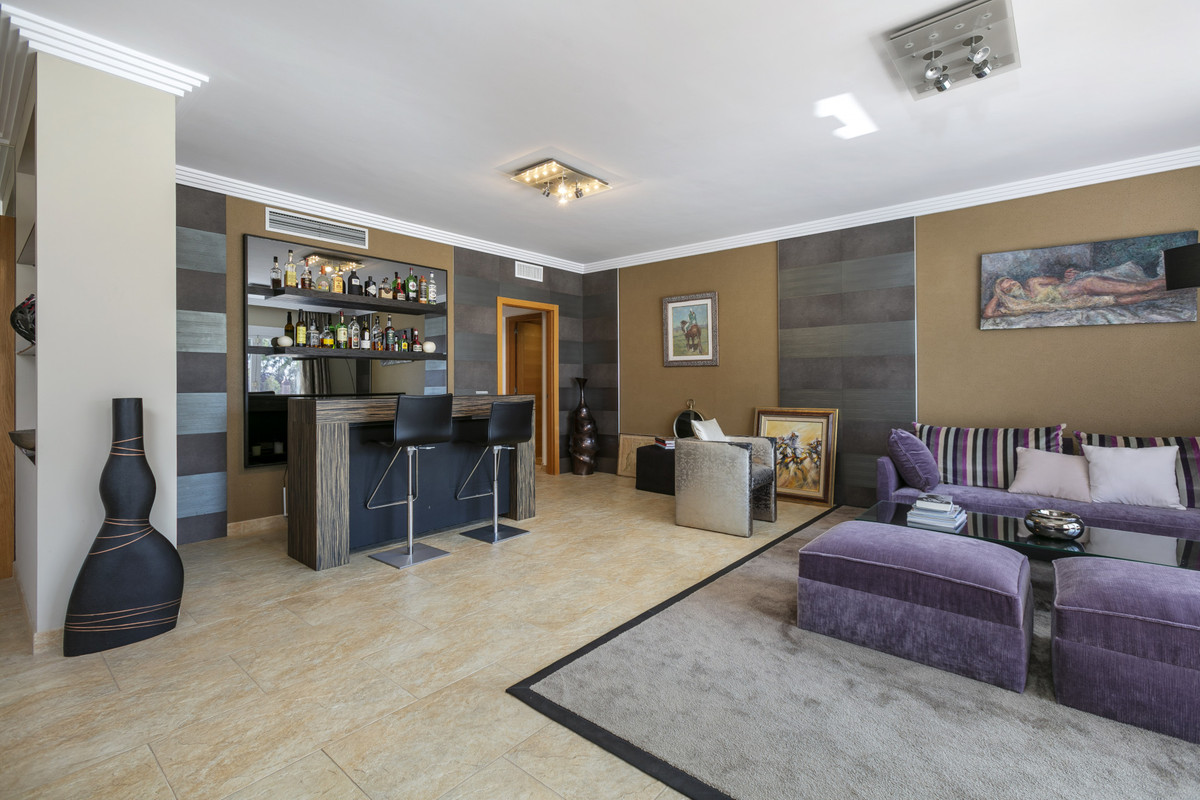 4 Bedroom Apartment for Sale in The Golden Mile — 6