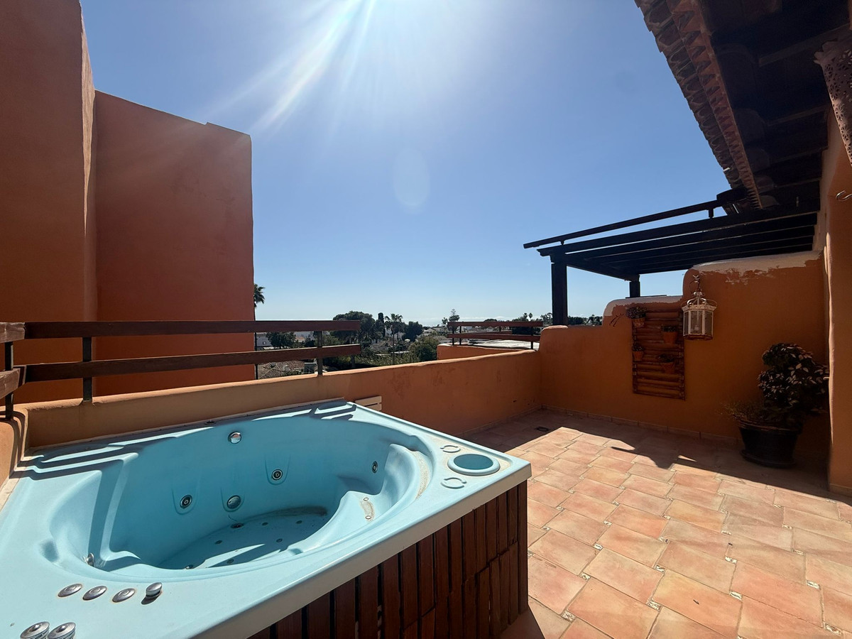 3 Bedroom Apartment for Sale in Estepona — 2