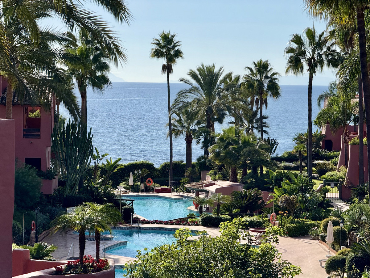 3 Bedroom Apartment for Sale in Estepona