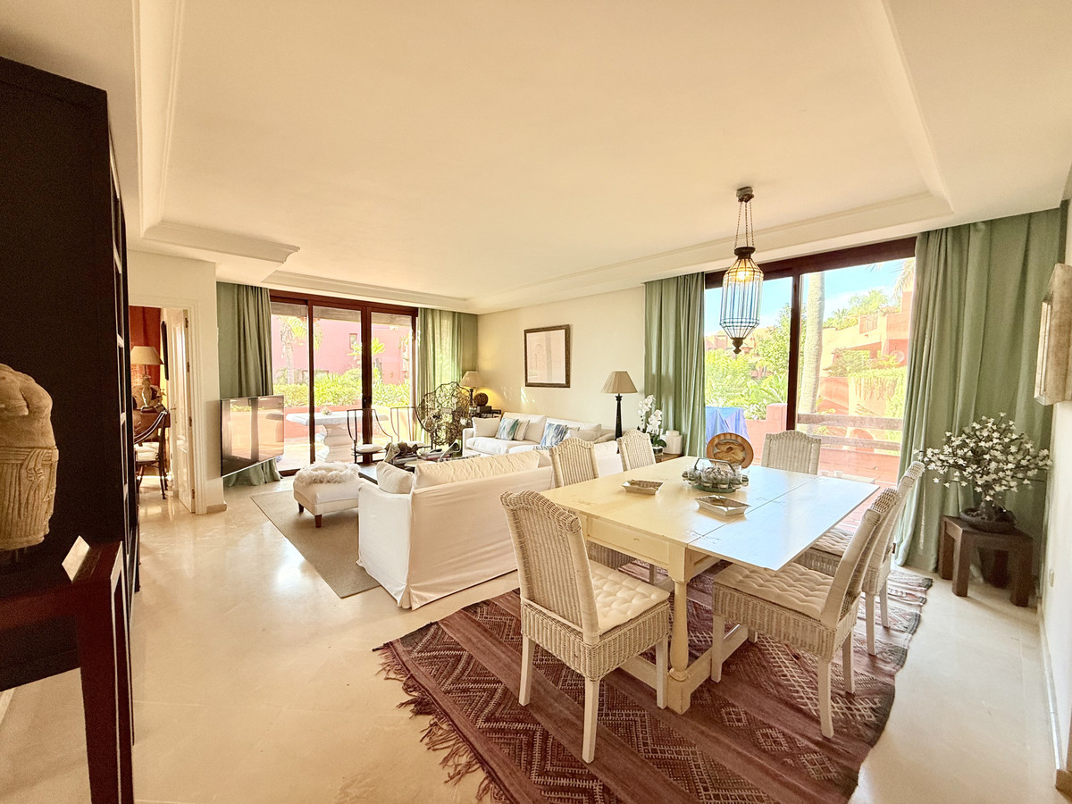 3 Bedroom Apartment for Sale in Estepona — 2