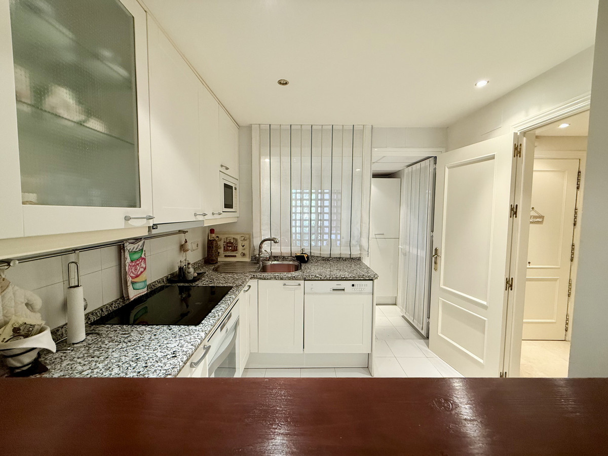 3 Bedroom Apartment for Sale in Estepona — 8