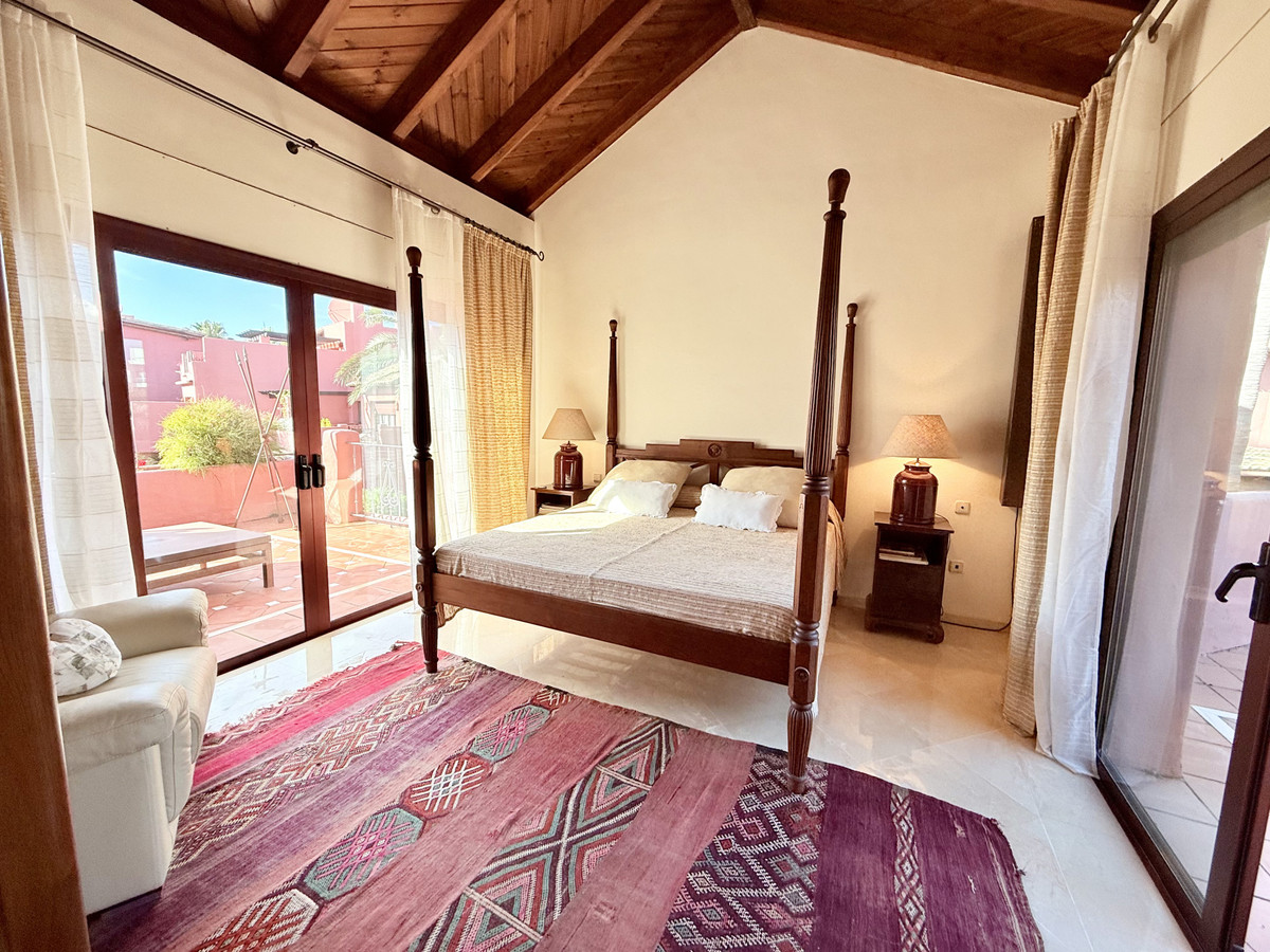 3 Bedroom Apartment for Sale in Estepona — view 10