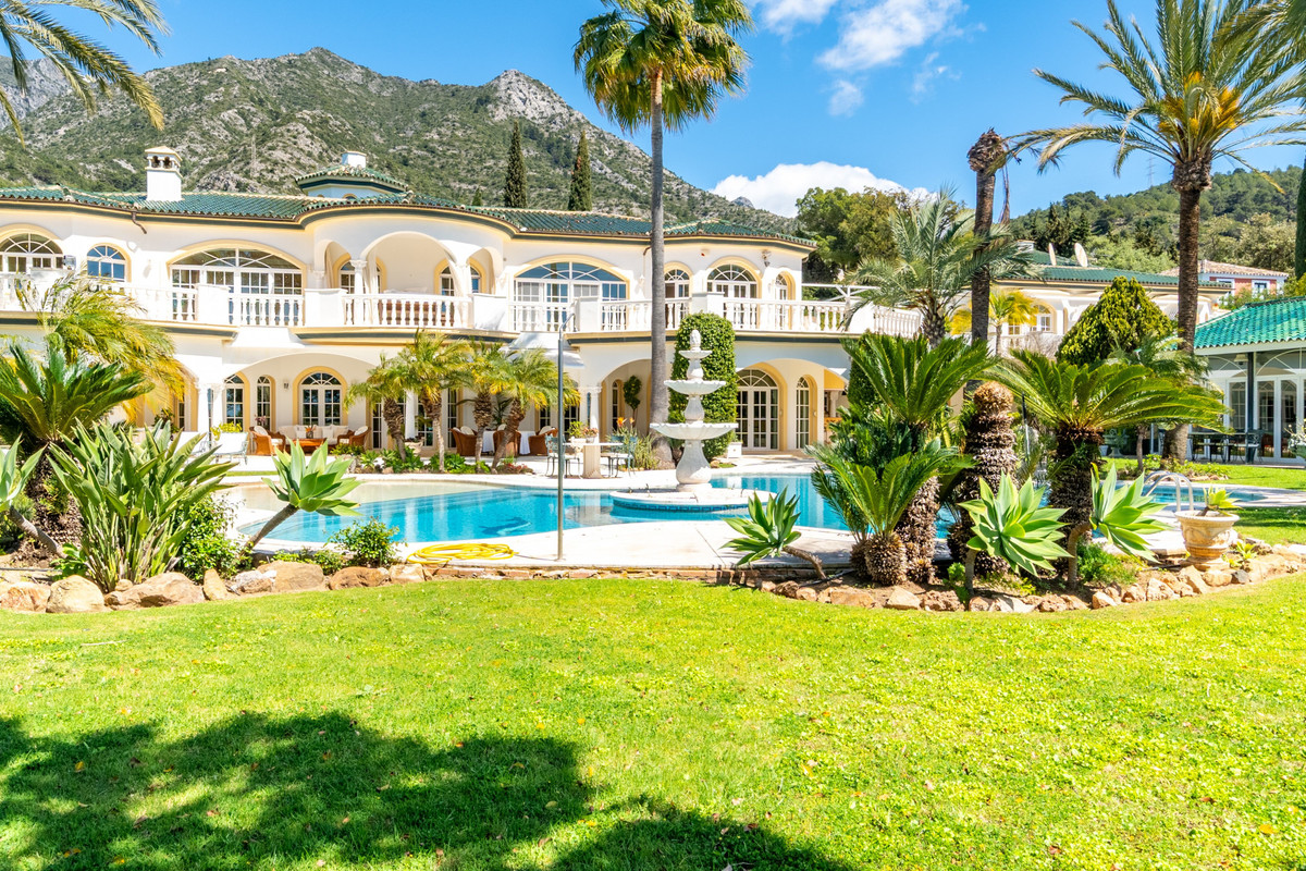 14 Bedroom Villa for Sale in The Golden Mile — 5
