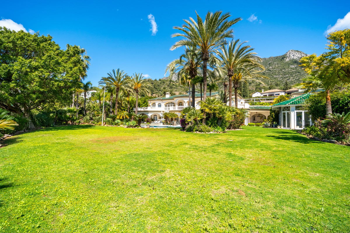 14 Bedroom Villa for Sale in The Golden Mile — 7