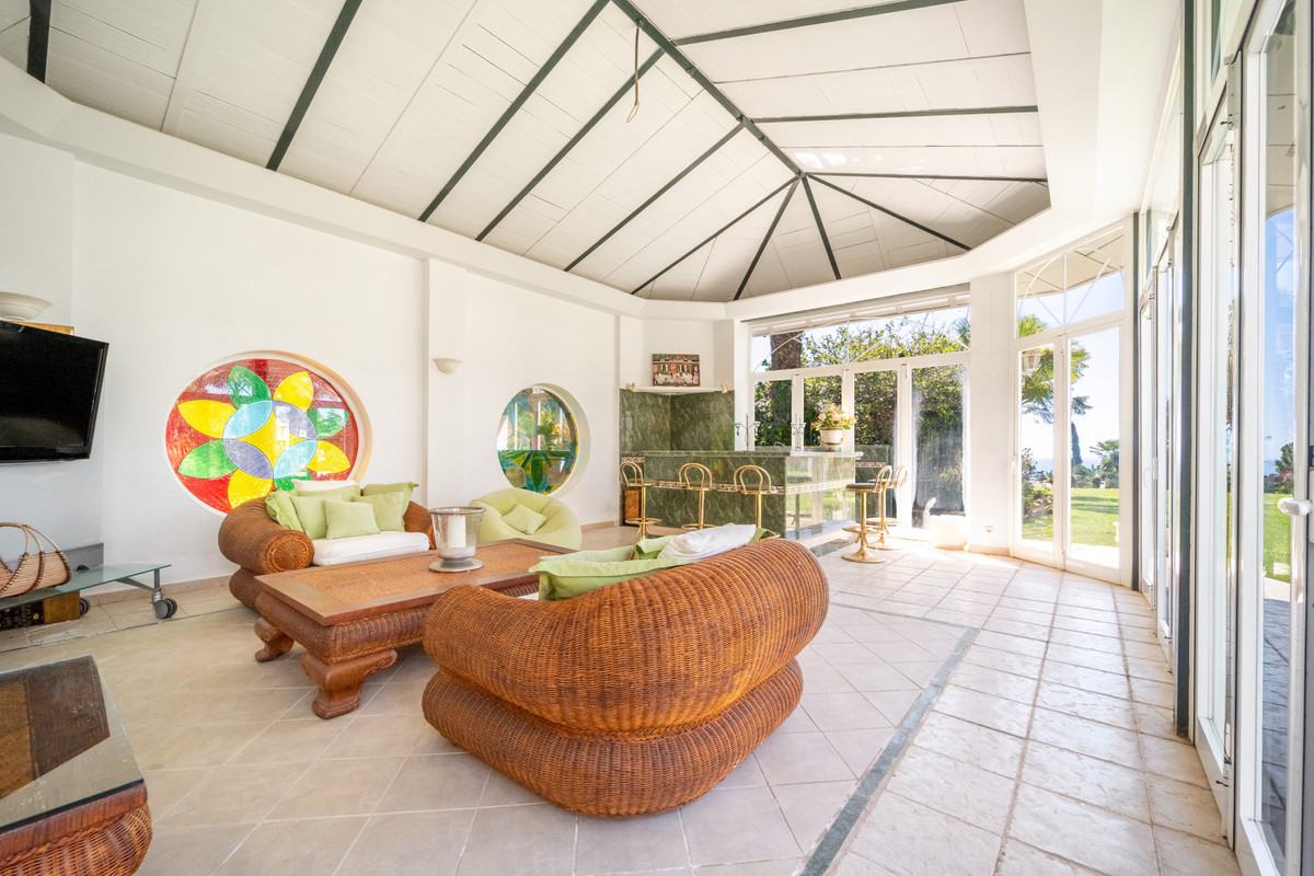 14 Bedroom Villa for Sale in The Golden Mile — 8