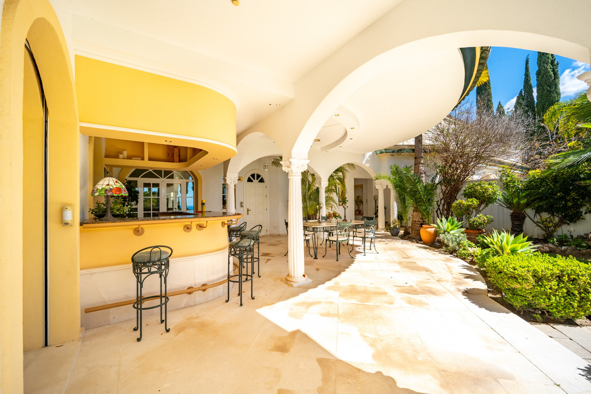 14 Bedroom Villa for Sale in The Golden Mile — view 10
