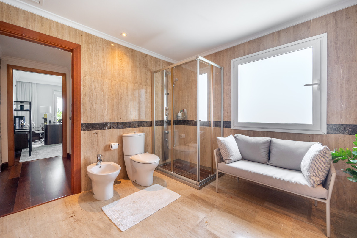 3 Bedroom Apartment for Sale in Puerto Banús — 8