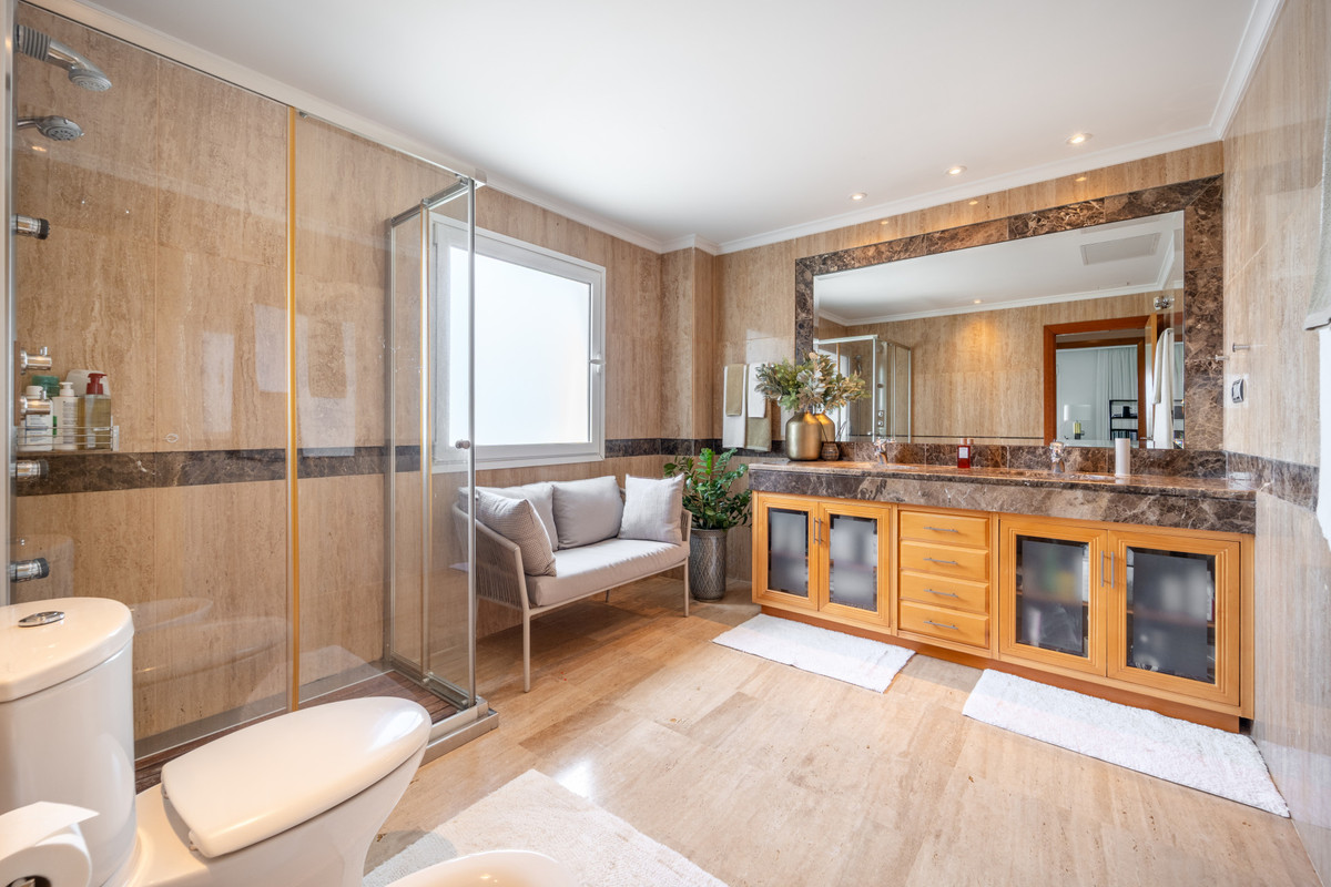3 Bedroom Apartment for Sale in Puerto Banús — 9