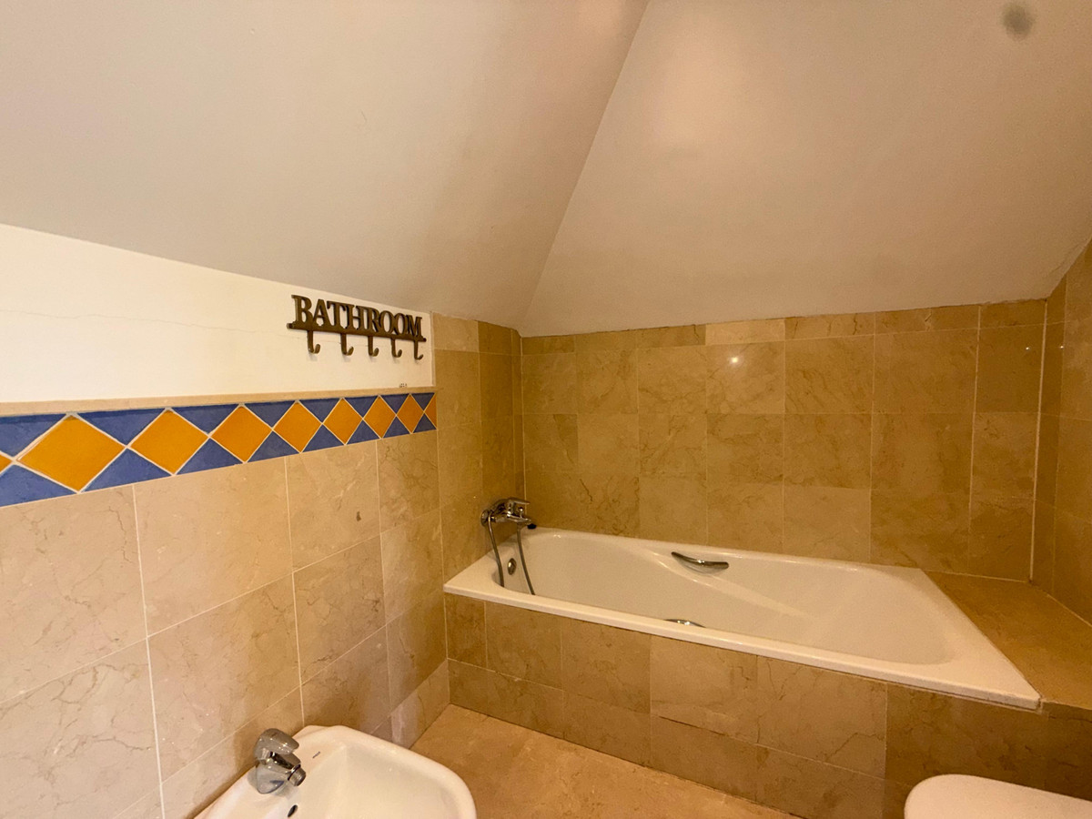 4 Bedroom Apartment for Sale in Nueva Andalucía — view 10
