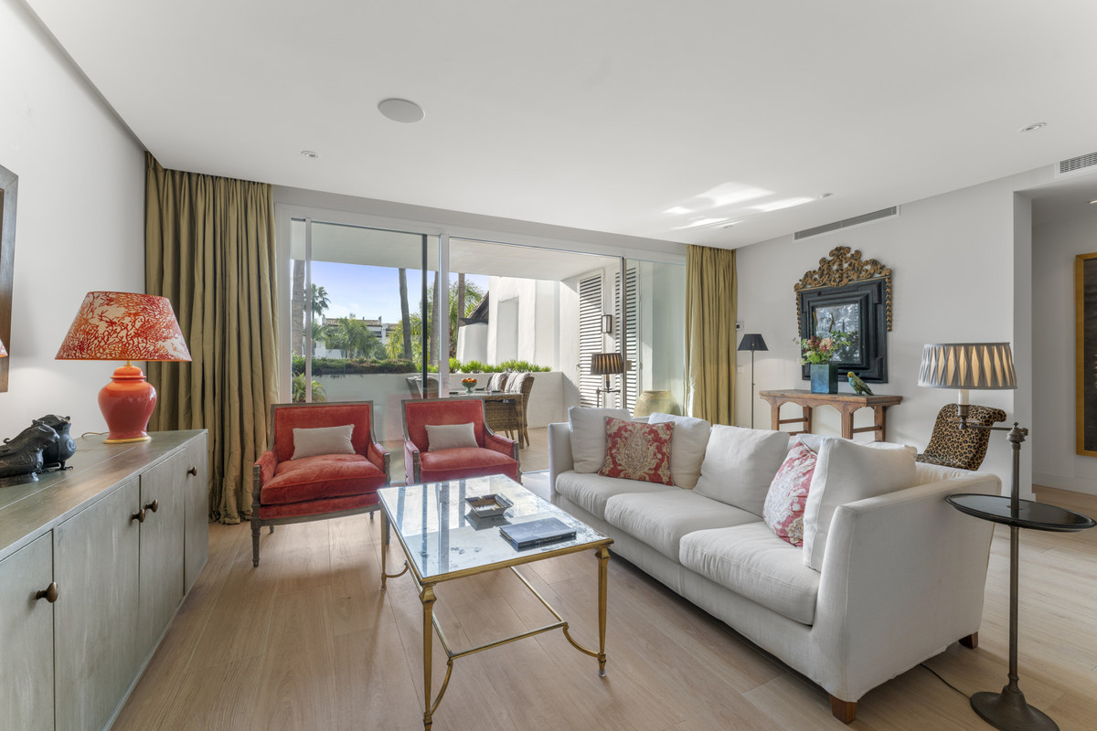 3 Bedroom Apartment for Sale in The Golden Mile — 6