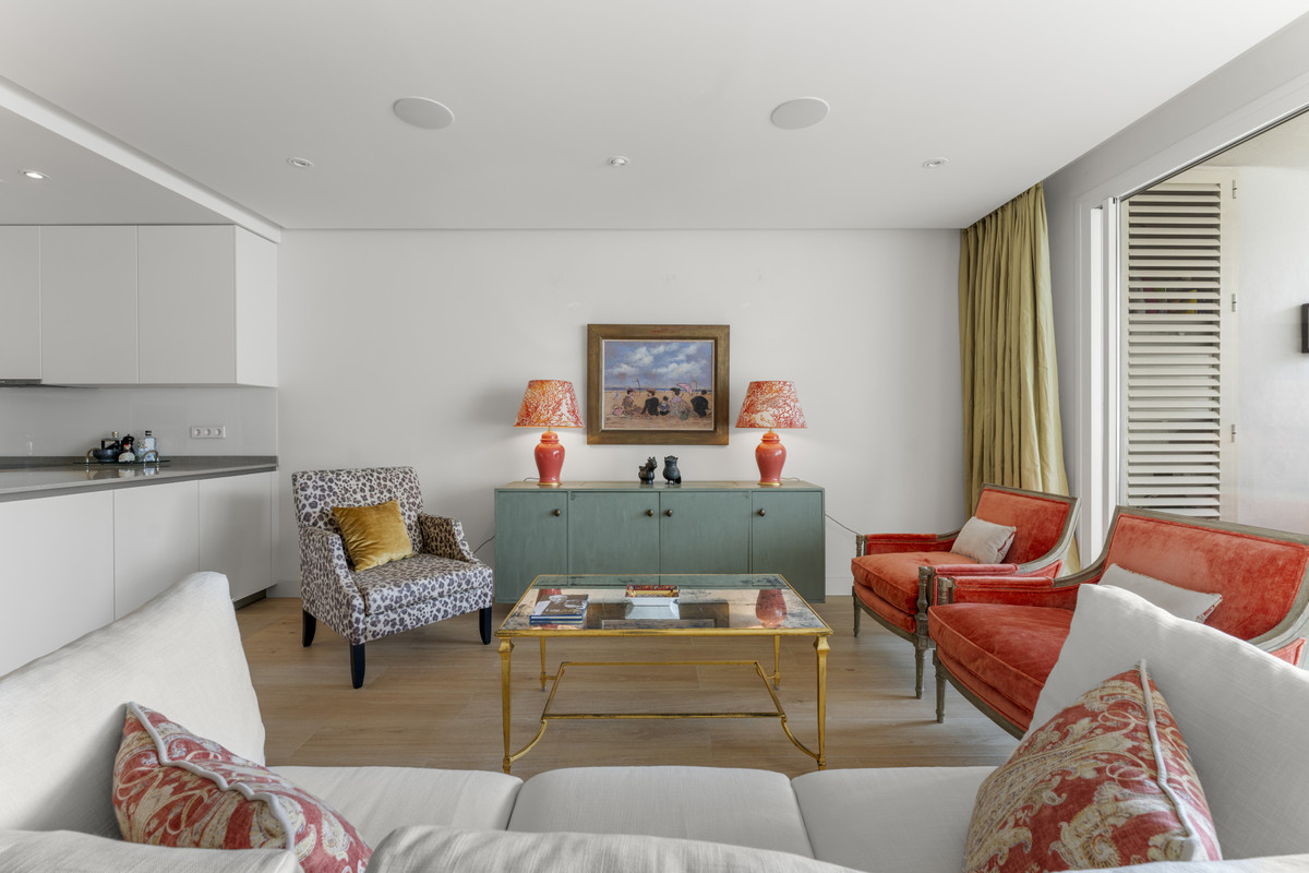 3 Bedroom Apartment for Sale in The Golden Mile — view 10