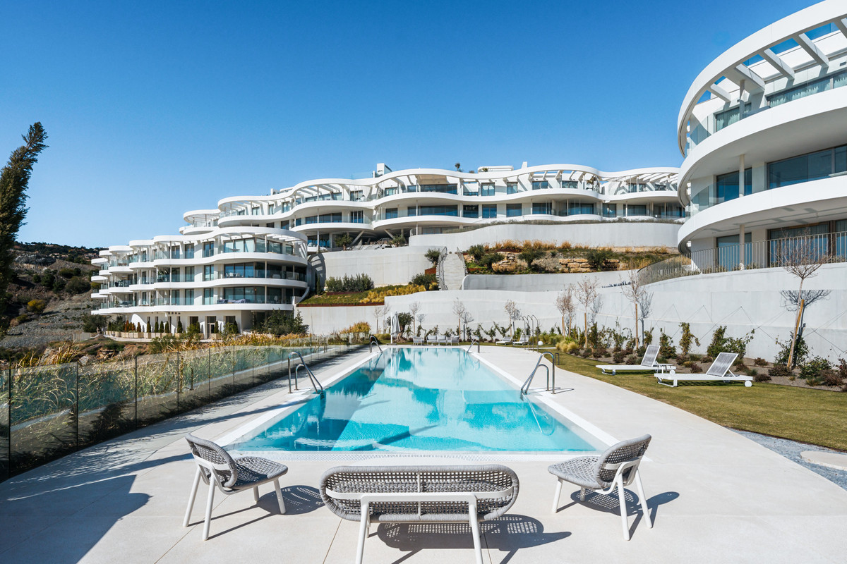 3 Bedroom Apartment for Sale in Benahavís — 2