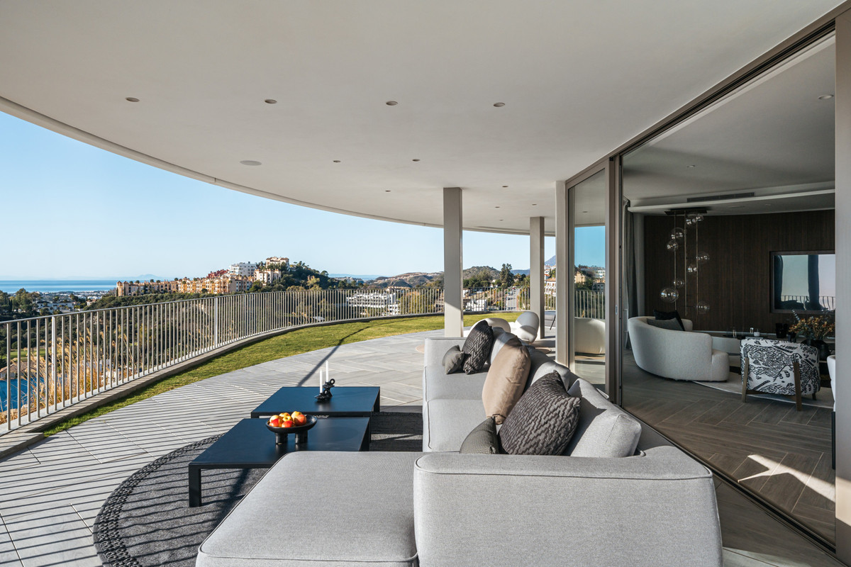 3 Bedroom Apartment for Sale in Benahavís — view 10