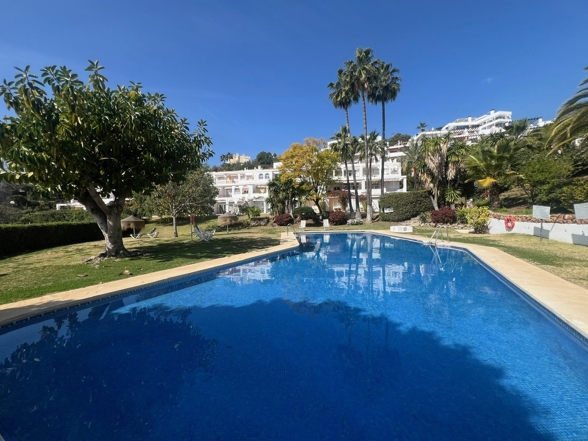 4 Bedroom Villa for Sale in Benahavís