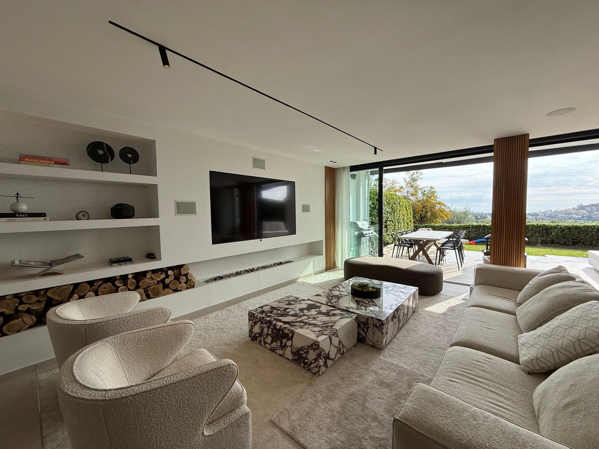 4 Bedroom Villa for Sale in Benahavís — 2